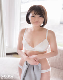 Anna Momoi (桃井アンナ)