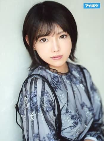 Mano Yorita (依田まの)