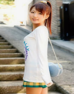 Sara Momoi (桃依さら)