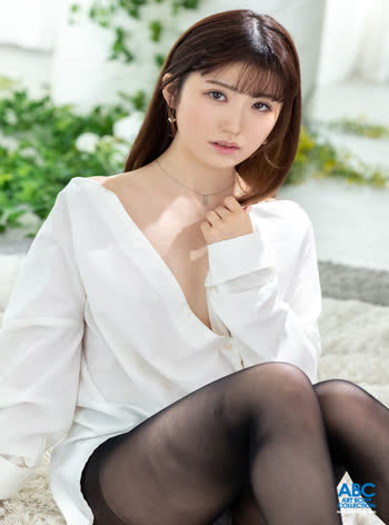 Hina Shimizu (清水ひな)